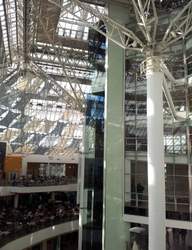 格拉斯哥最漂亮的现代建筑-St Enoch购物中心，如同一艘扬帆的玻璃船